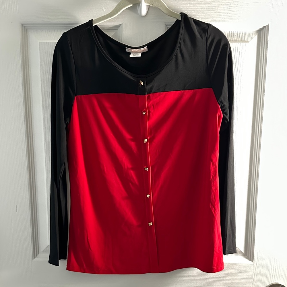 Claudia Richard Color Block Top with Button Details - Red/Black